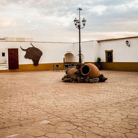 Hotel La Giralda Burguillos Del Cerro Екстериор снимка