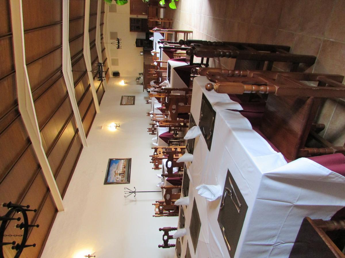 Hotel La Giralda Burguillos Del Cerro Екстериор снимка