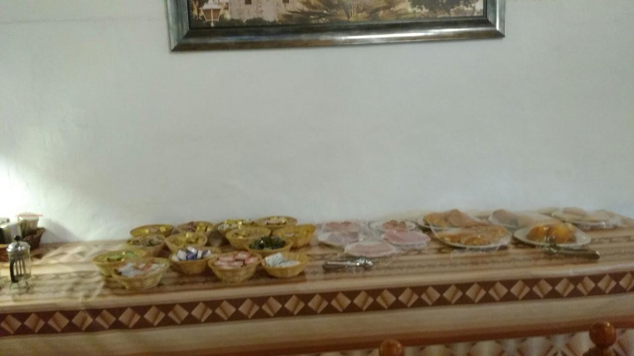 Hotel La Giralda Burguillos Del Cerro Екстериор снимка