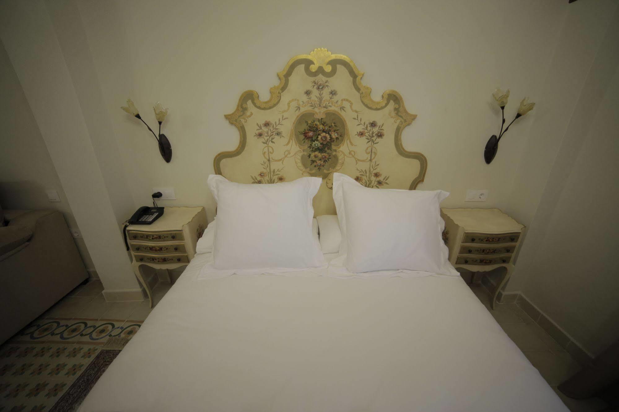 Hotel La Giralda Burguillos Del Cerro Екстериор снимка