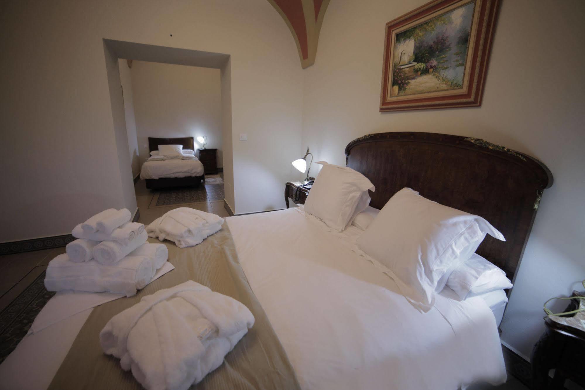 Hotel La Giralda Burguillos Del Cerro Екстериор снимка