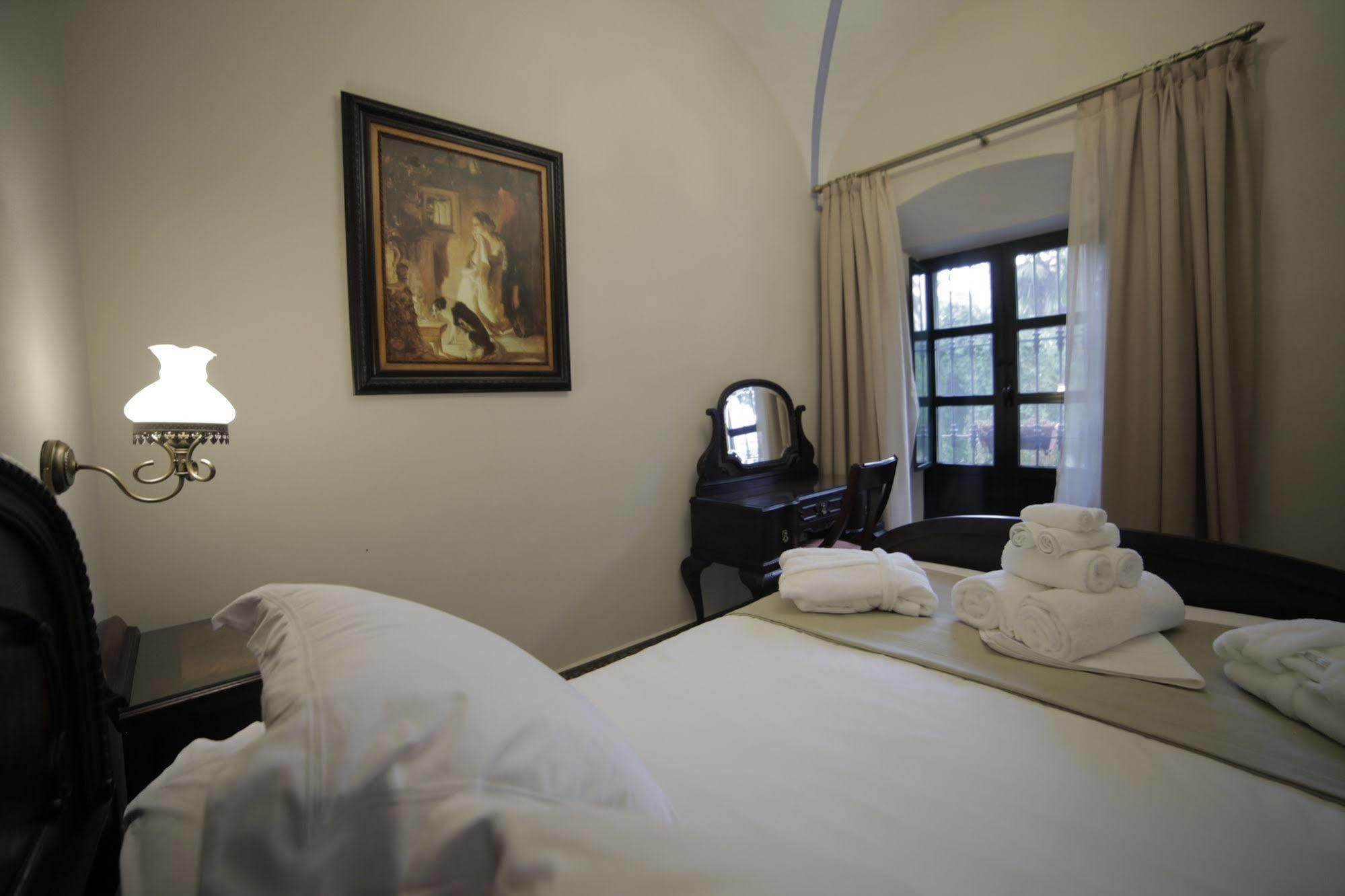 Hotel La Giralda Burguillos Del Cerro Екстериор снимка