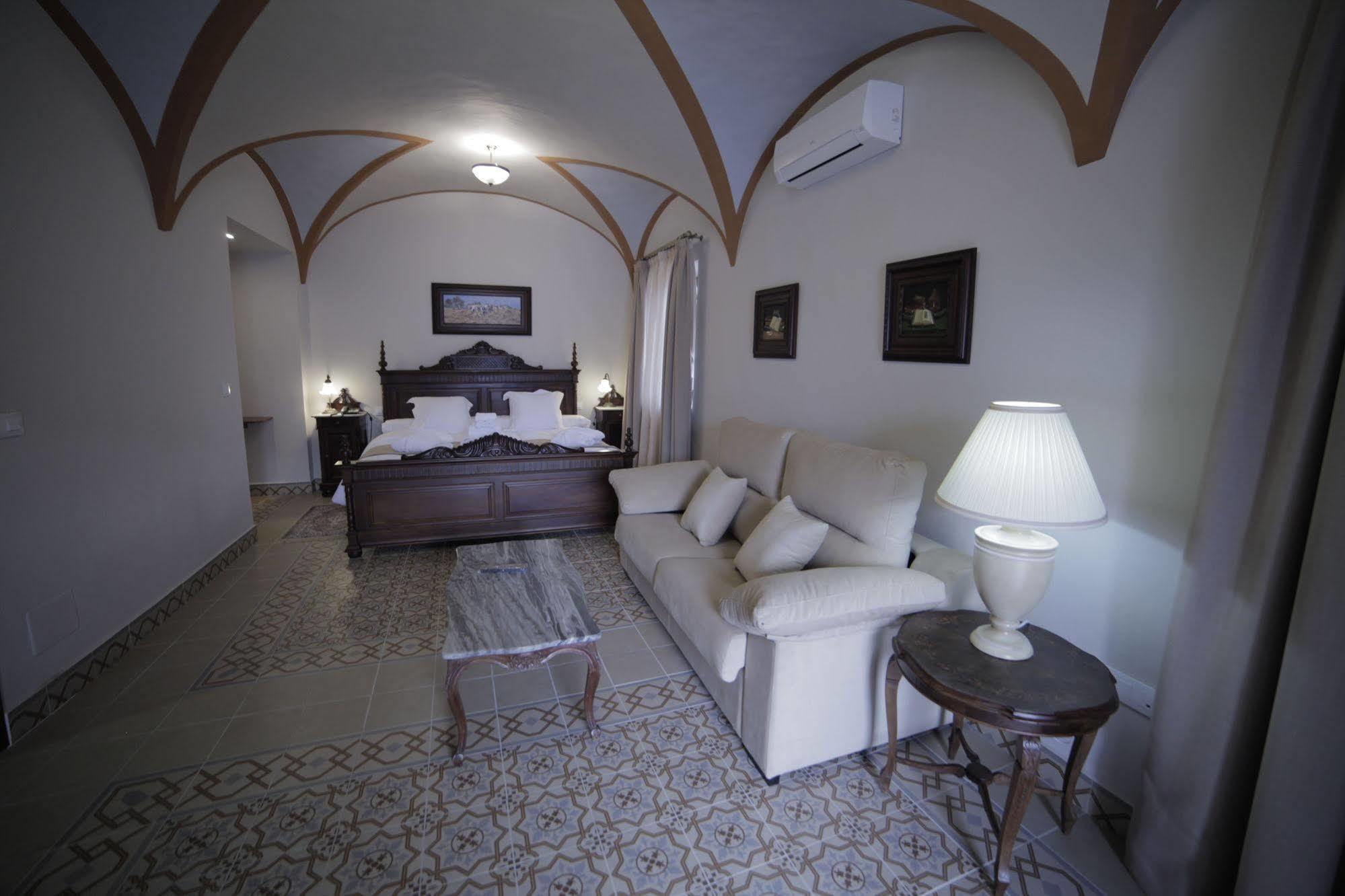 Hotel La Giralda Burguillos Del Cerro Екстериор снимка