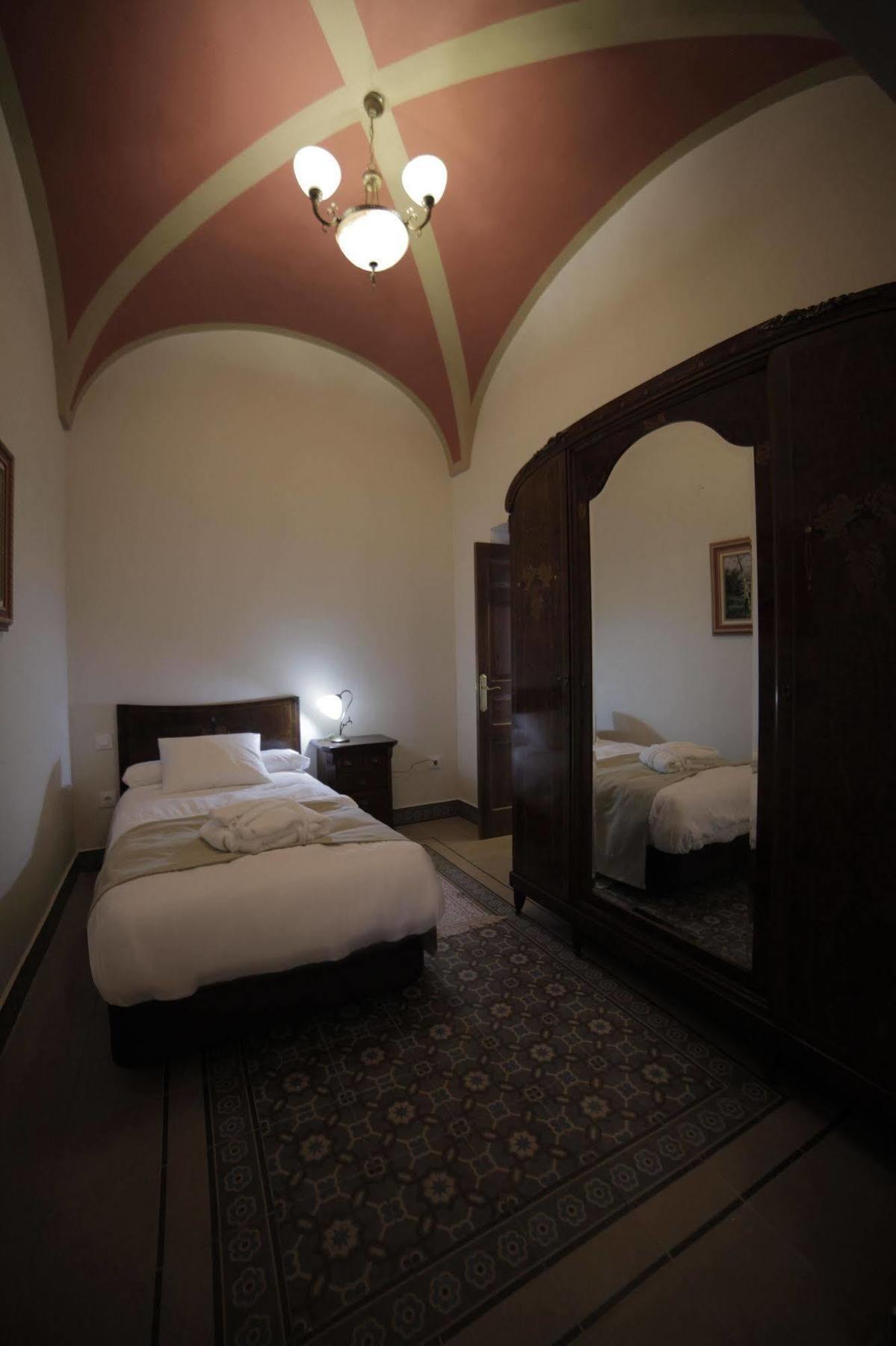 Hotel La Giralda Burguillos Del Cerro Екстериор снимка